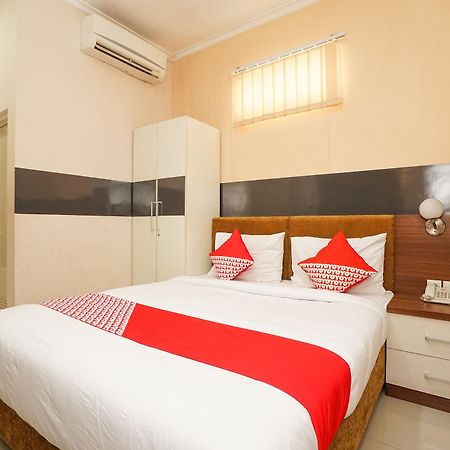 Oyo 450 Semampir Residence Surabaya Esterno foto