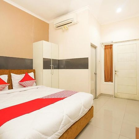 Oyo 450 Semampir Residence Surabaya Esterno foto