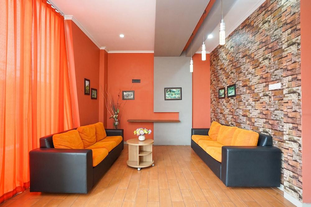 Oyo 450 Semampir Residence Surabaya Esterno foto