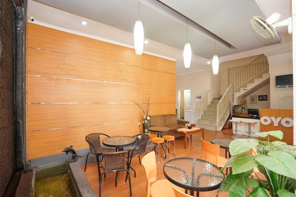 Oyo 450 Semampir Residence Surabaya Esterno foto