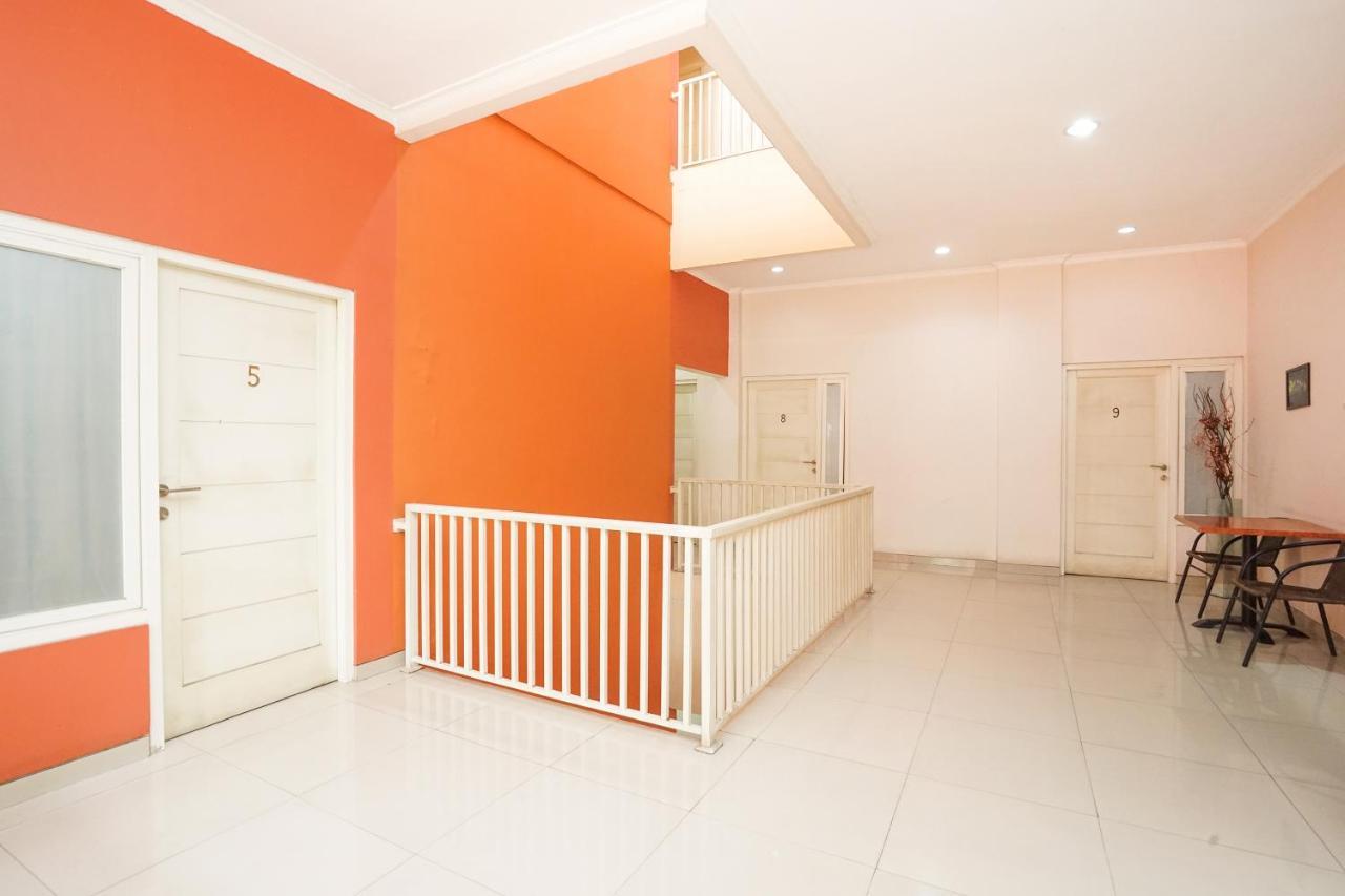 Oyo 450 Semampir Residence Surabaya Esterno foto