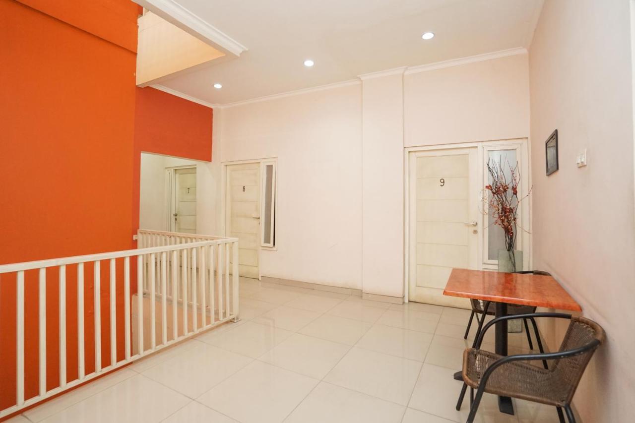 Oyo 450 Semampir Residence Surabaya Esterno foto