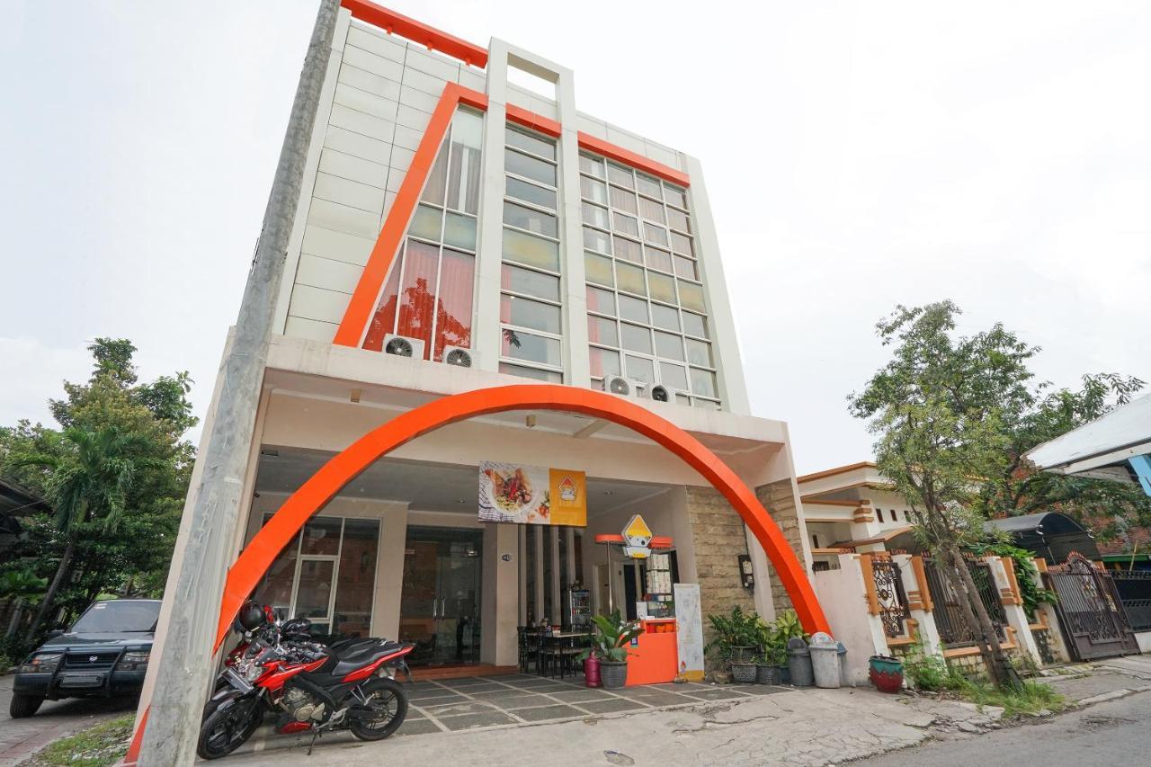 Oyo 450 Semampir Residence Surabaya Esterno foto