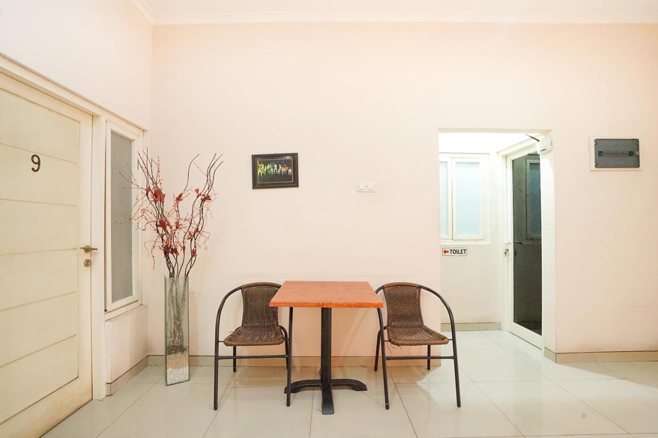 Oyo 450 Semampir Residence Surabaya Esterno foto